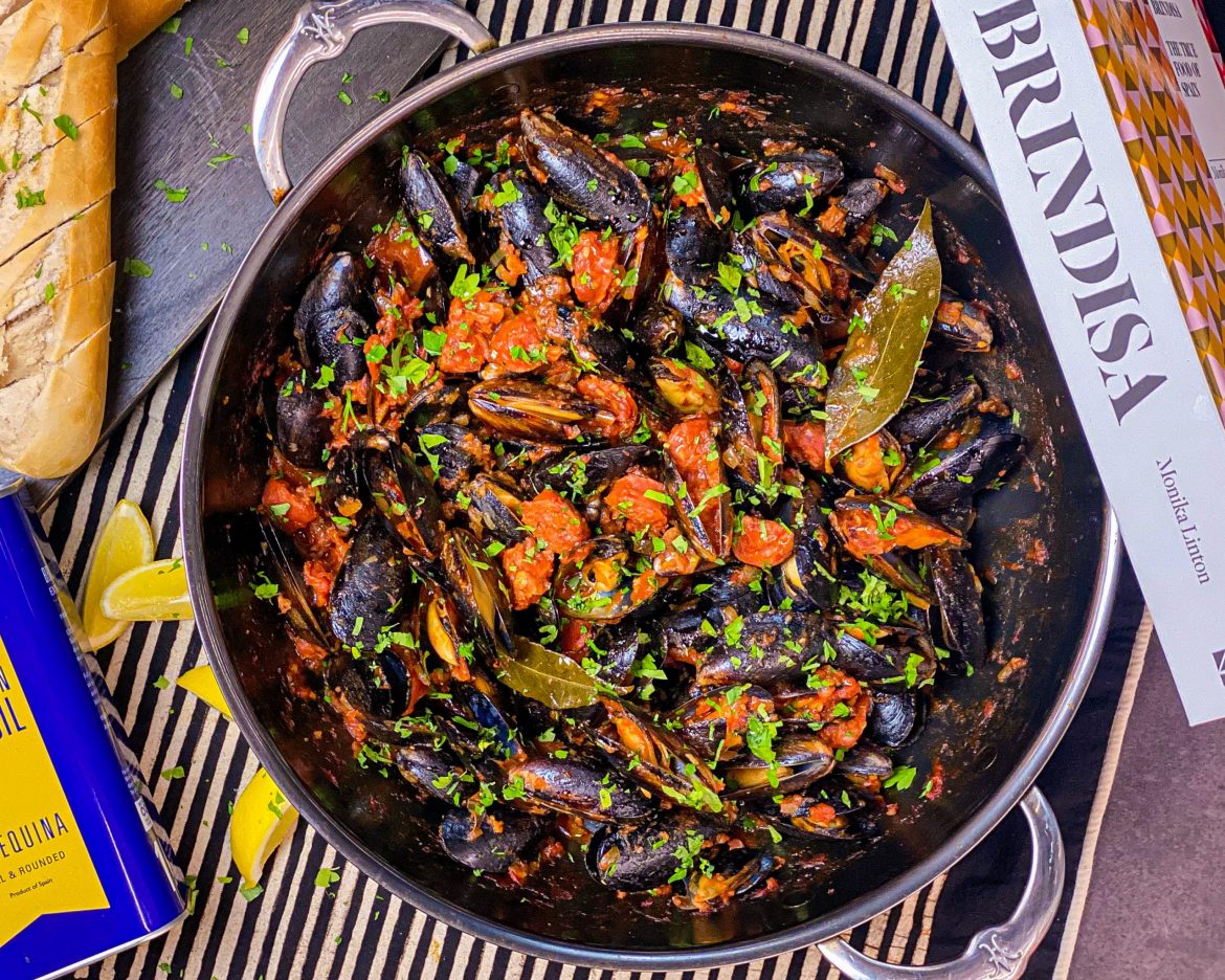 mussels spicy chorizo in sofrito sauce