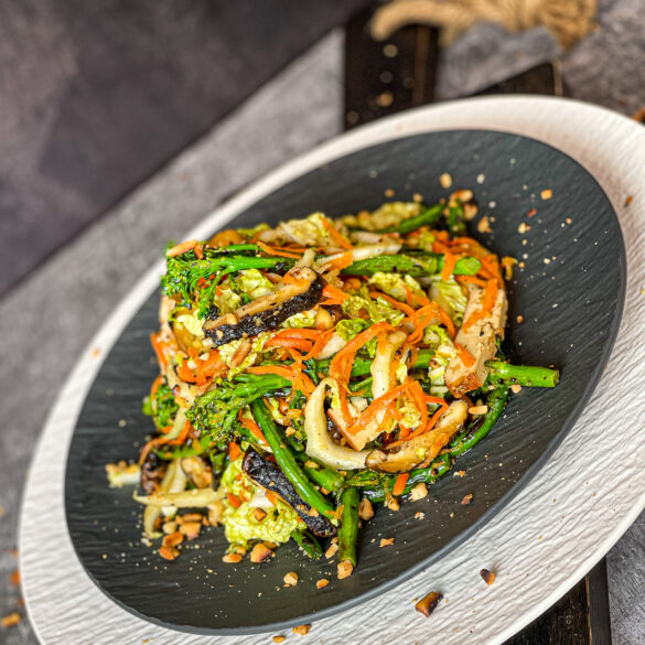 Crunchy Cabbage & Tofu Salad With Charred Veg & Zesty Oriental Dressing